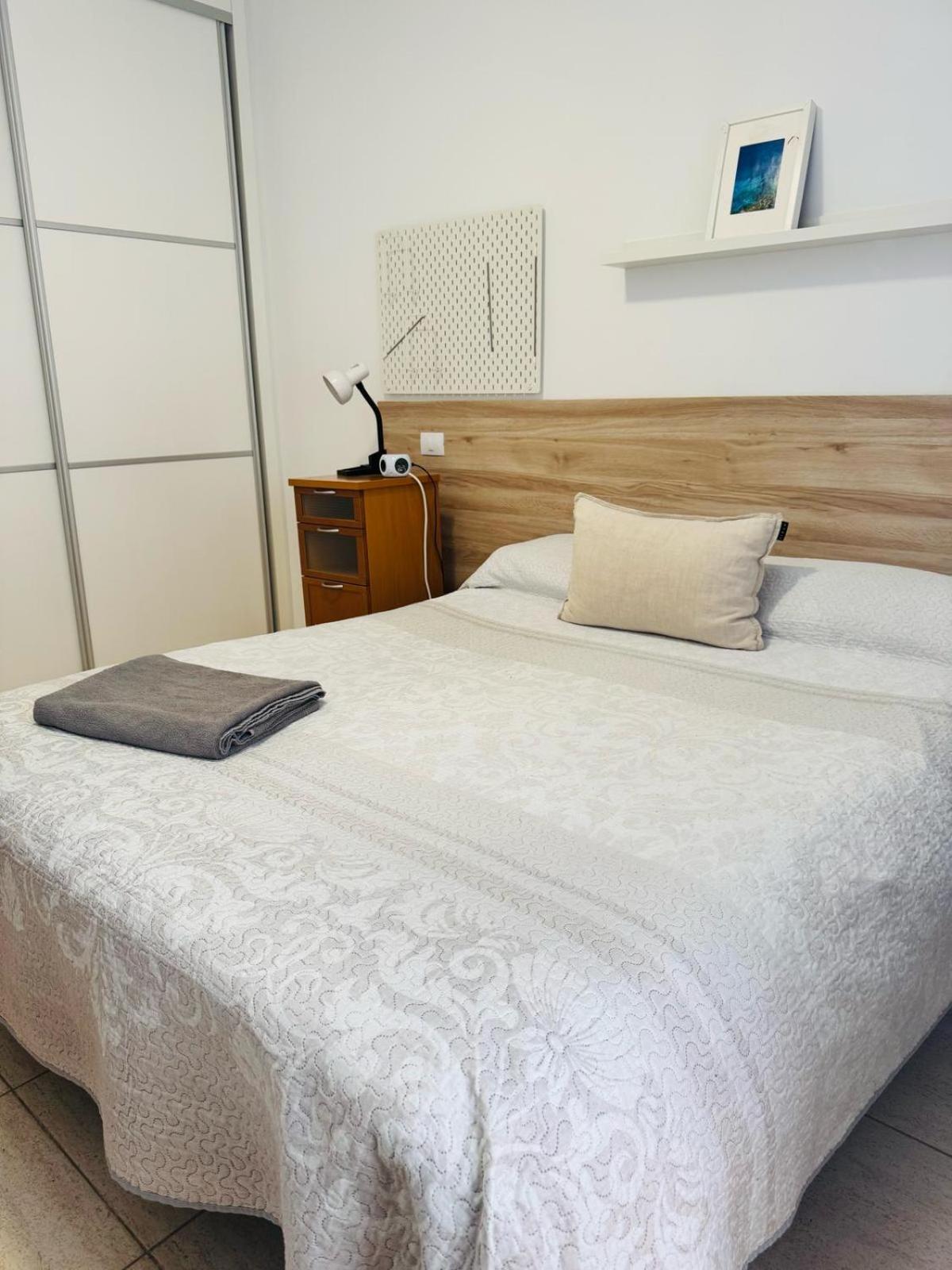 Habitacion Privada May Con Balcon Vecindario  Eksteriør billede